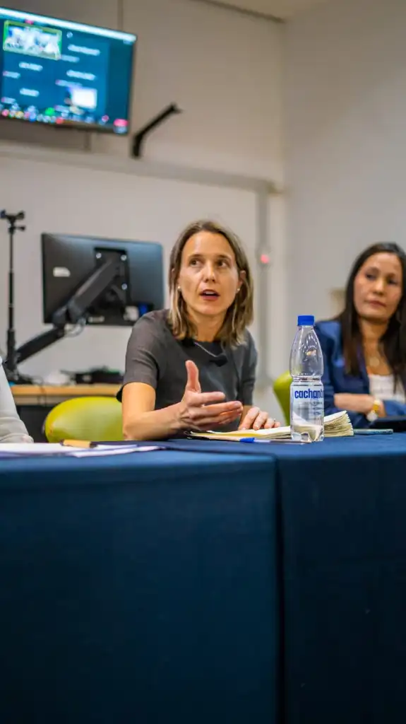 Maya Feddersen hablando